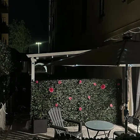 Adam Eric Panzió La Spezia