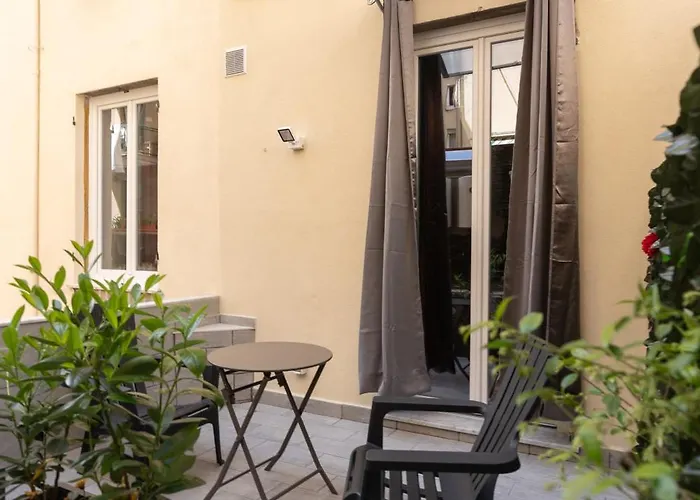 Adam Eric Couette-café 4*