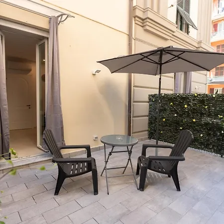 Adam Eric ベッド・アンド・ブレックファスト 4*